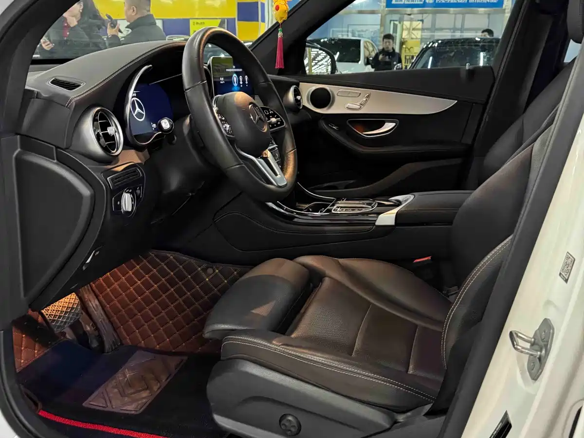 Mercedes-Benz GLC 2021 GLC 260 L 4MATIC Sporty фото 4