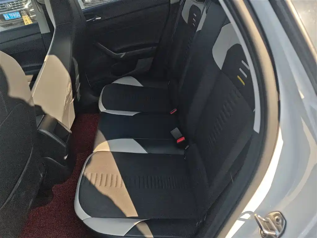 Volkswagen Polo 2019 Plus 1.5L Automatic Colorful Tech Edition фото 17