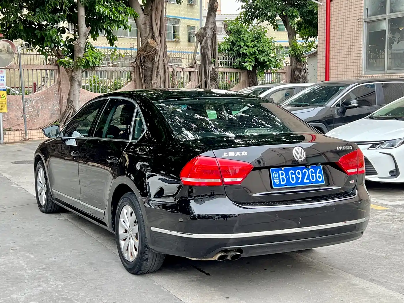 Volkswagen Passat 2011 1.8TSI DSG Honor Edition фото 3