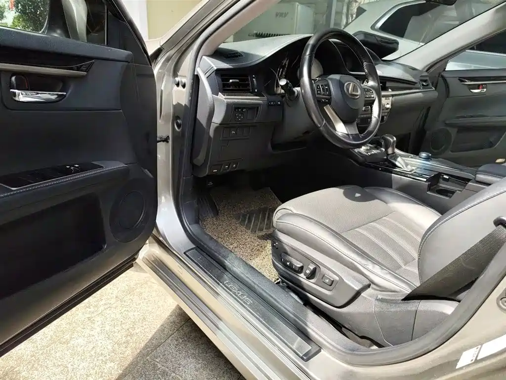 Lexus ES 2015 200 Elite Edition фото 14
