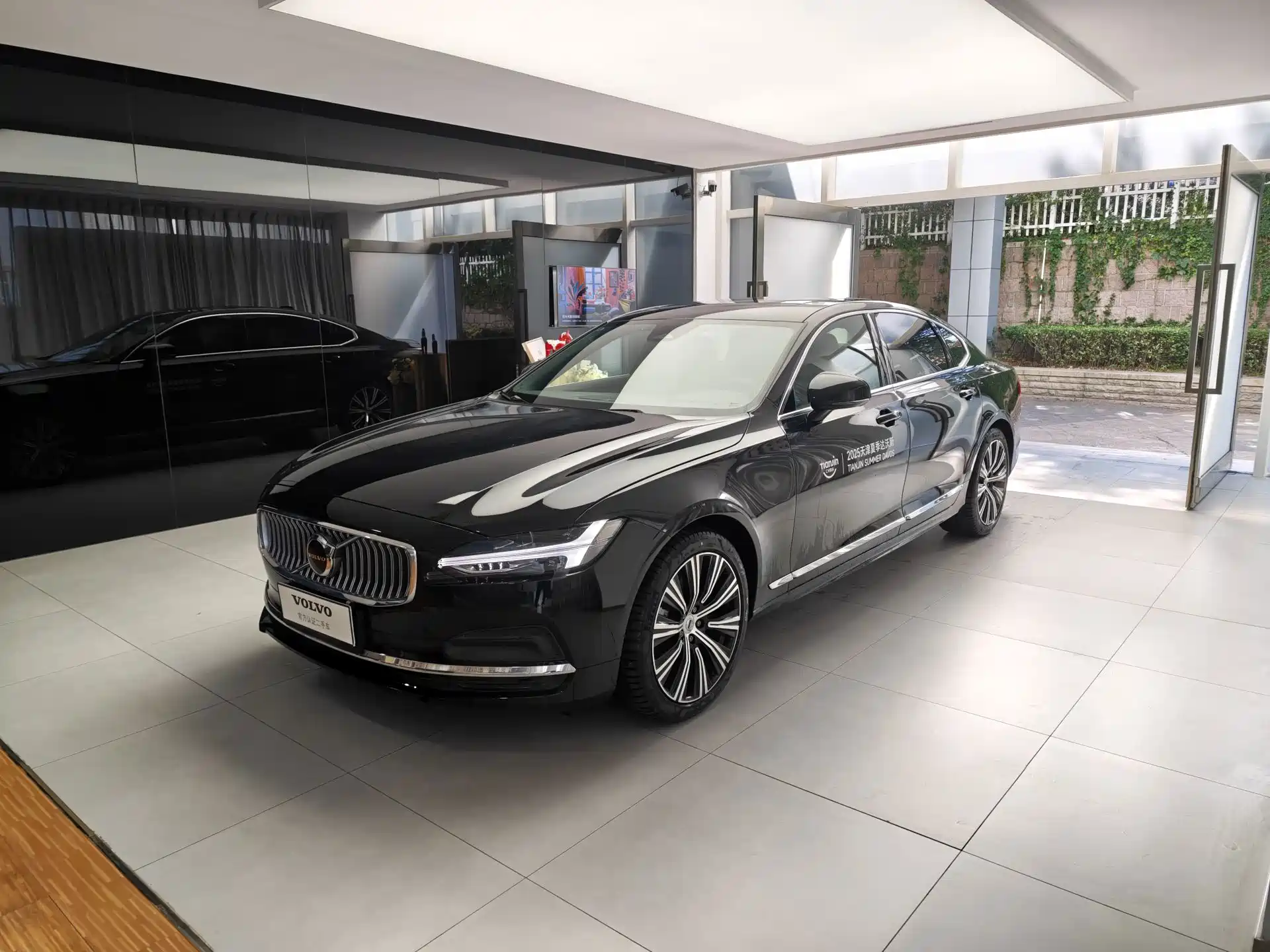 Фото 1 - Volvo S90