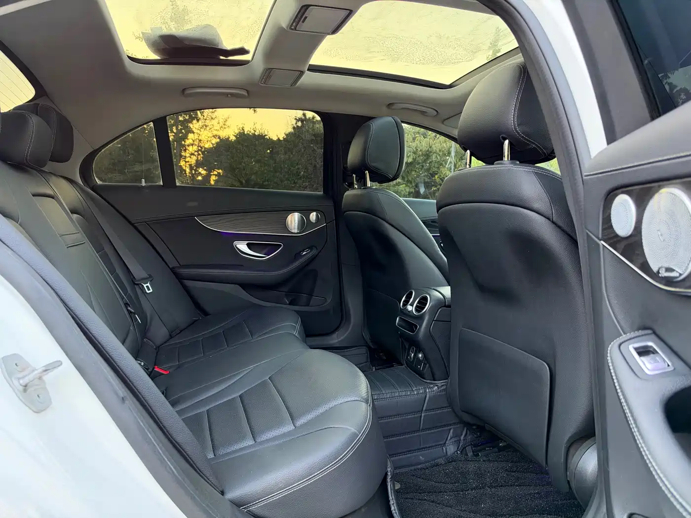 Photo 18 - Mercedes-Benz C-Class