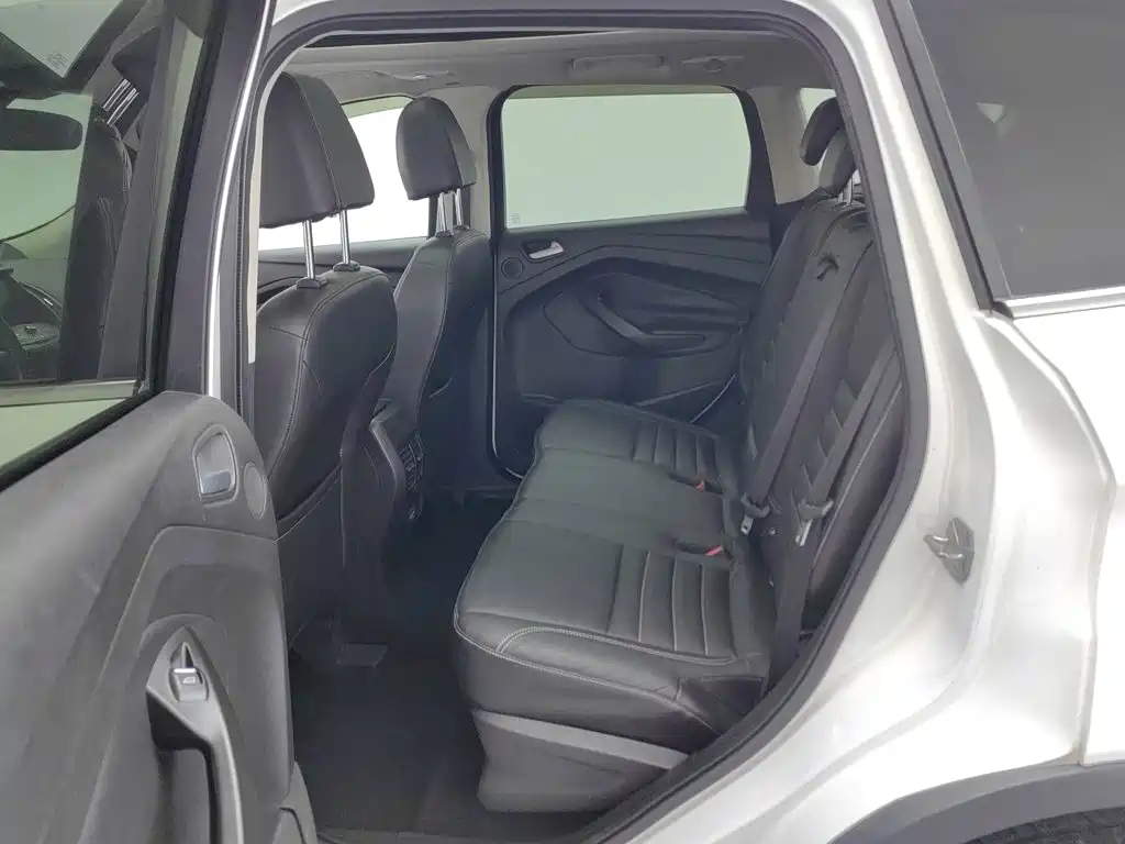 Фото 15 - Ford Kuga