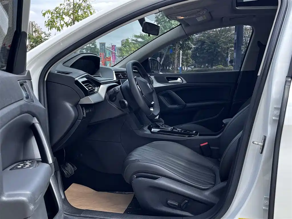 صورة 10 - Peugeot 408