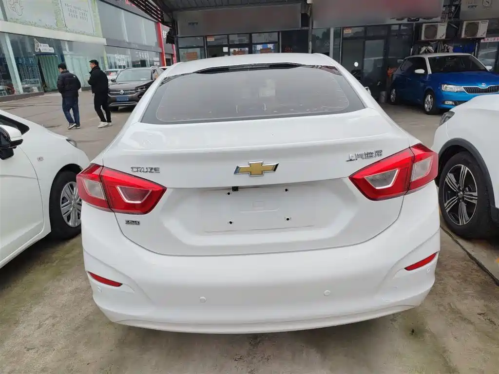 Chevrolet Cruze 2018 320 Automatic Pioneer Sunroof Edition фото 6