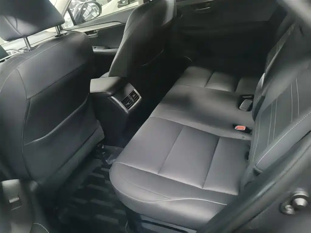 Lexus NX 2015 200t AWD F Sport фото 17