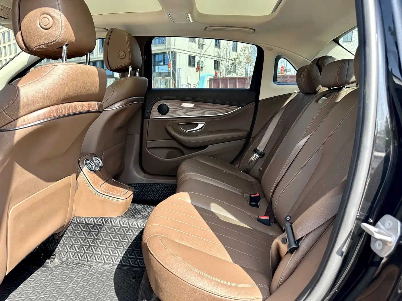 Mercedes-Benz E-Class 2023 E 300 L Fashion фото 5