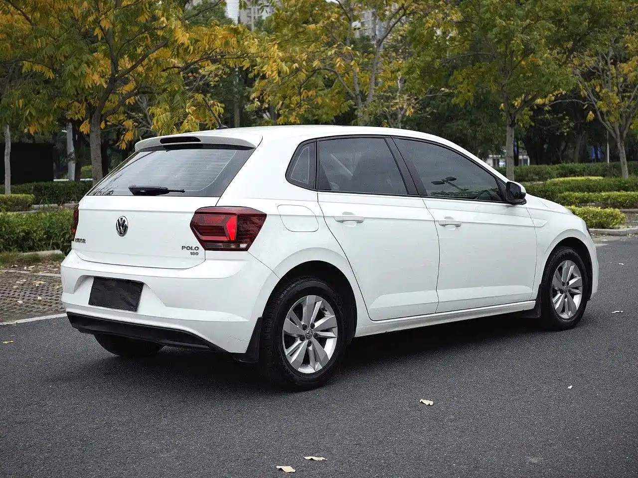 Volkswagen Polo 2019 Plus 1.5L Automatic Panorama Enjoyment Edition фото 9