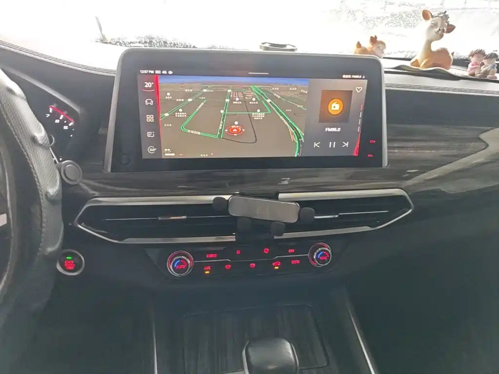 Photo 13 - SAIC Maxus D90