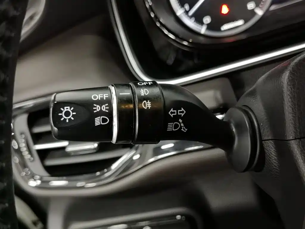 GAC Trumpchi Trumpchi M6 2019 270T Automatic Premium (6-seater) China V фото 21