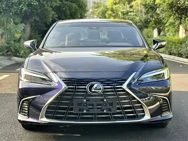 Lexus ES 2025