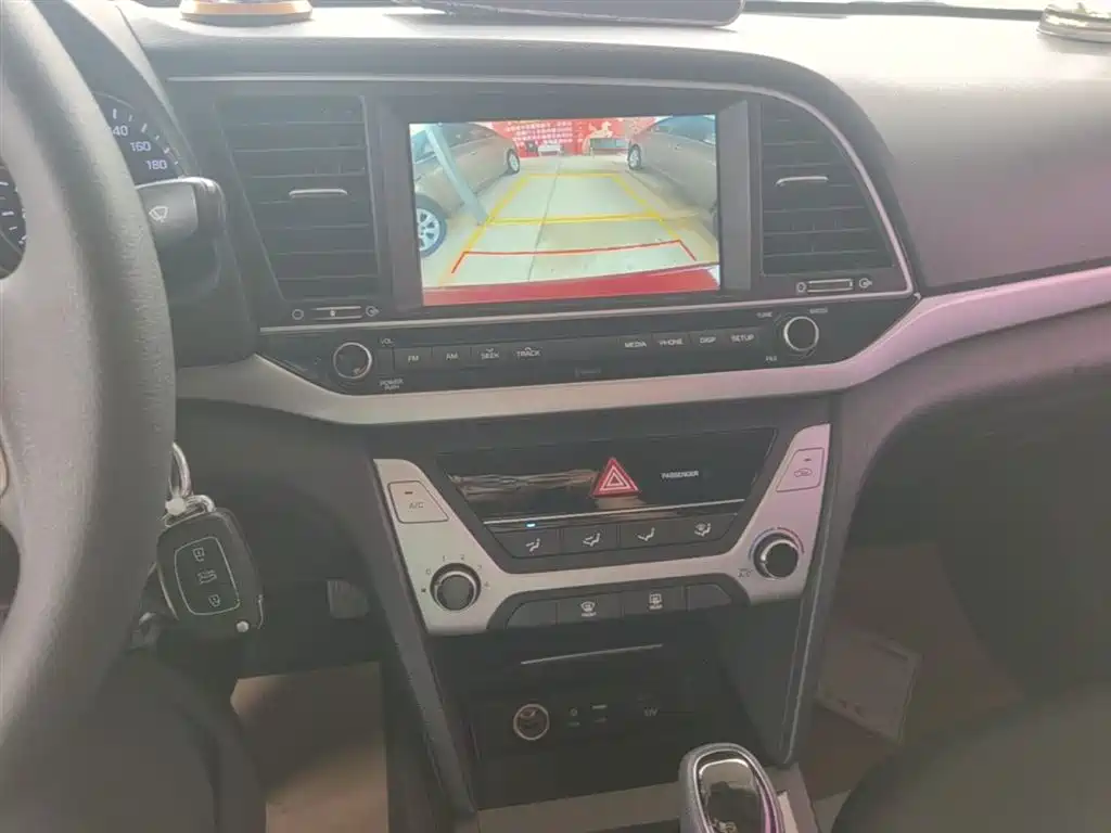 Hyundai Elantra 2016 Model 1.6L Automatic Smart Elite фото 13