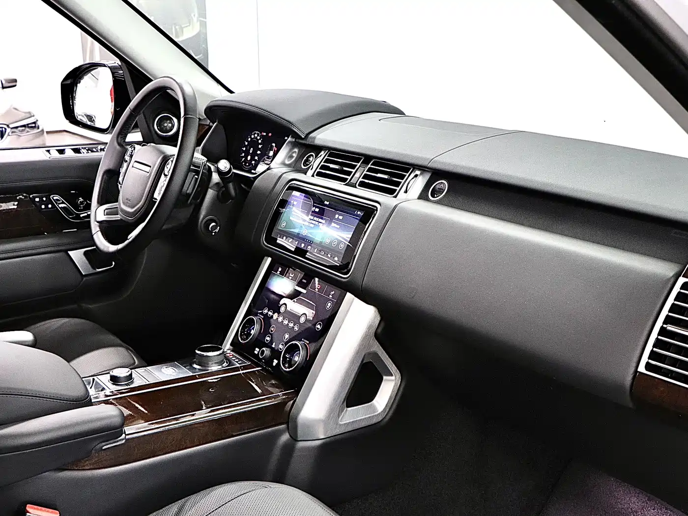 Land Rover Range Rover 2020 3.0 L6 Heritage Edition фото 15