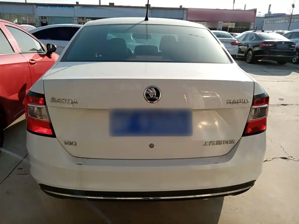 Škoda Rapid 2018 1.6L Automatic Comfort Edition фото 6