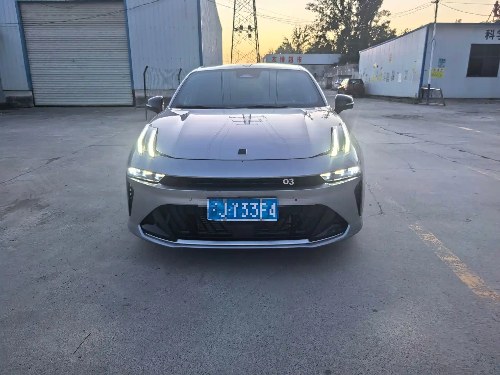 Photo 2 - Lynk & Co 03