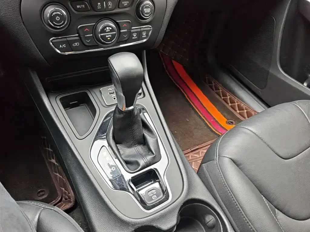 Jeep Cherokee 2019 2019 2.0T 2WD Smart Edition China V