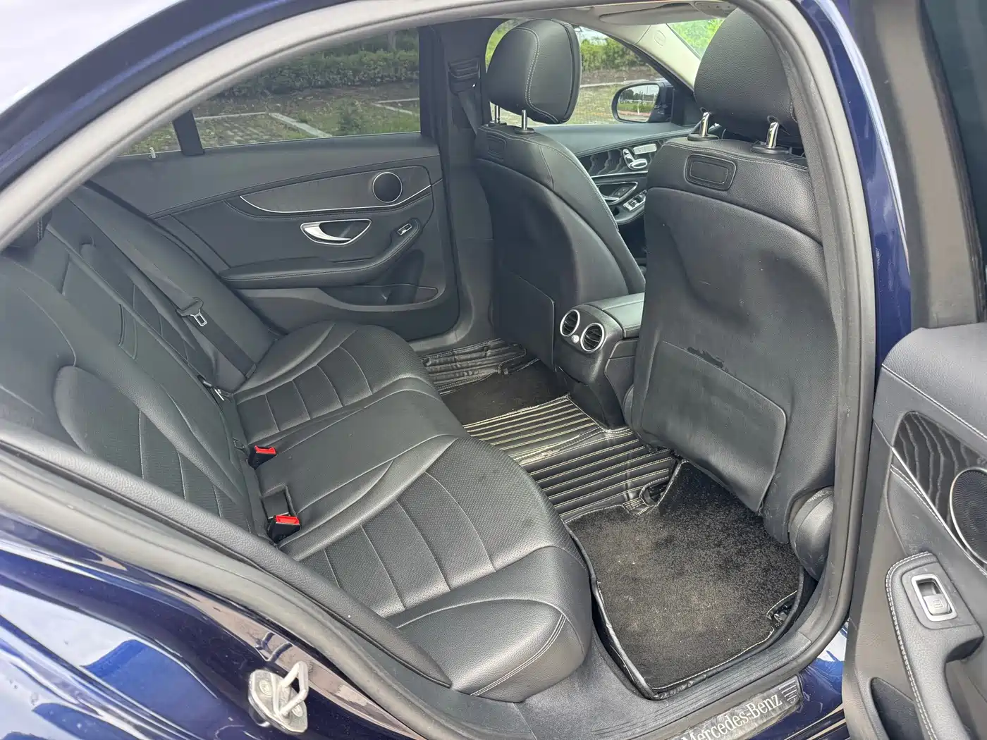 Photo 12 - Mercedes-Benz C-Class