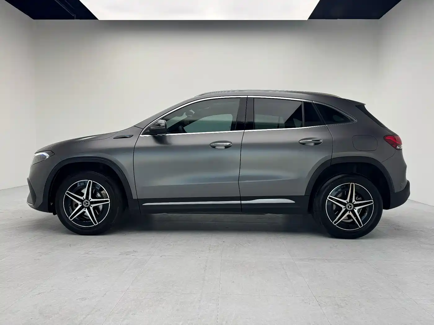 Mercedes-Benz EQA 2022 2022 EQA 300 4MATIC Launch Special Edition