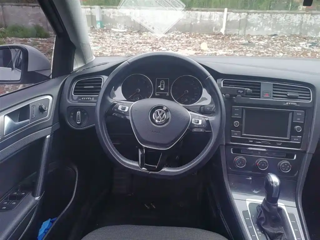 Volkswagen Golf 2018 1.6L Automatic Comfort фото 3