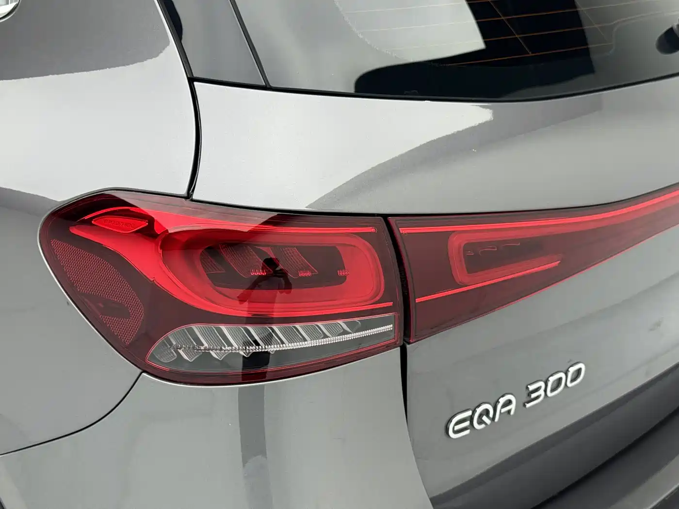 Mercedes-Benz EQA 2022 2022 EQA 300 4MATIC Launch Special Edition