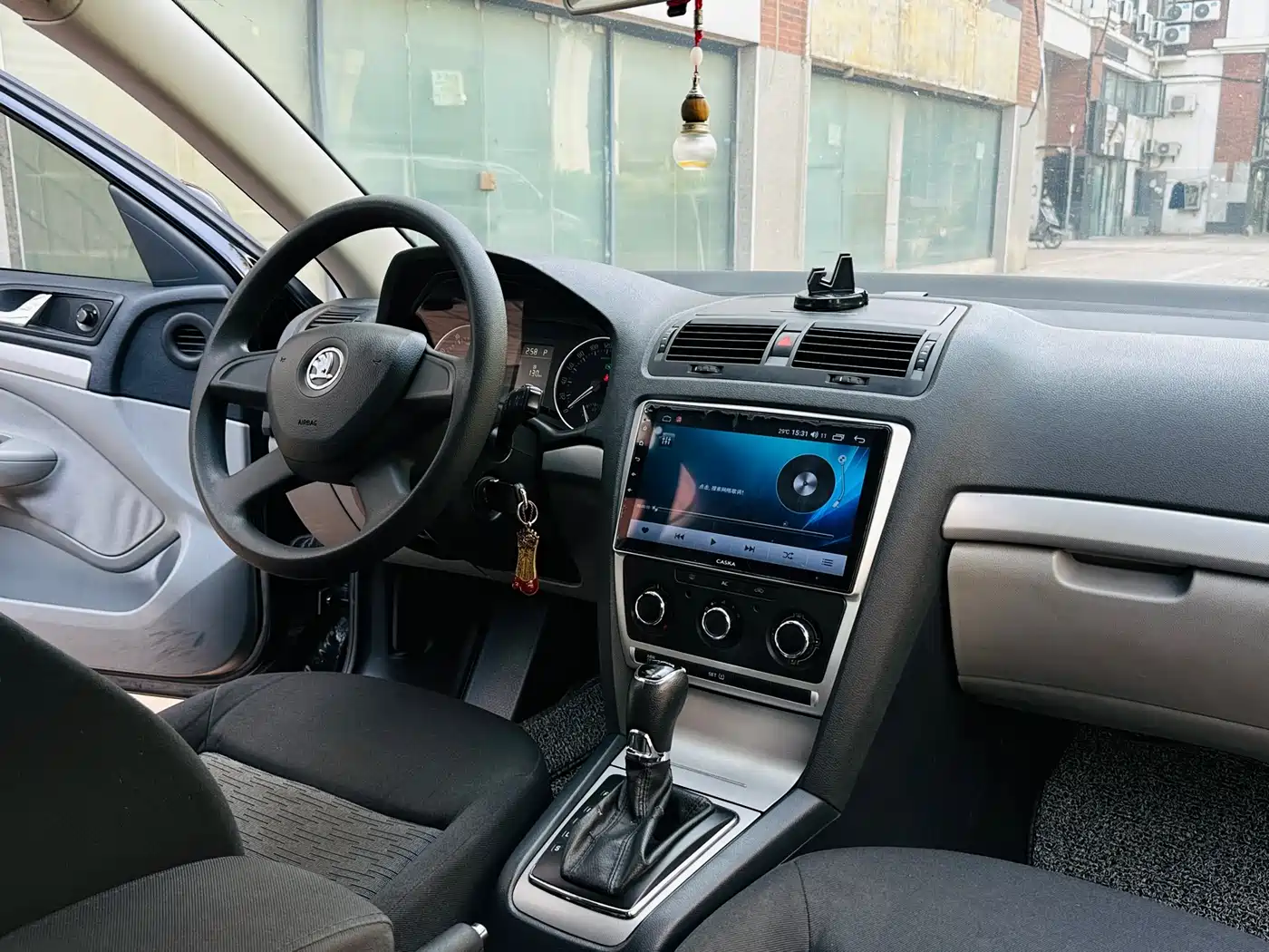 Škoda Octavia 2014 1.6L Auto Yijie Edition фото 12
