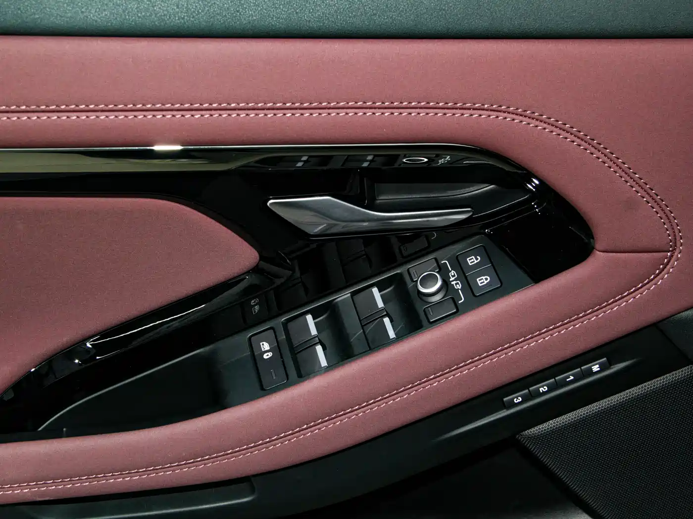 Land Rover Range Rover Evoque 2024 Range Rover Evoque L 249PS Light Master Edition фото 8