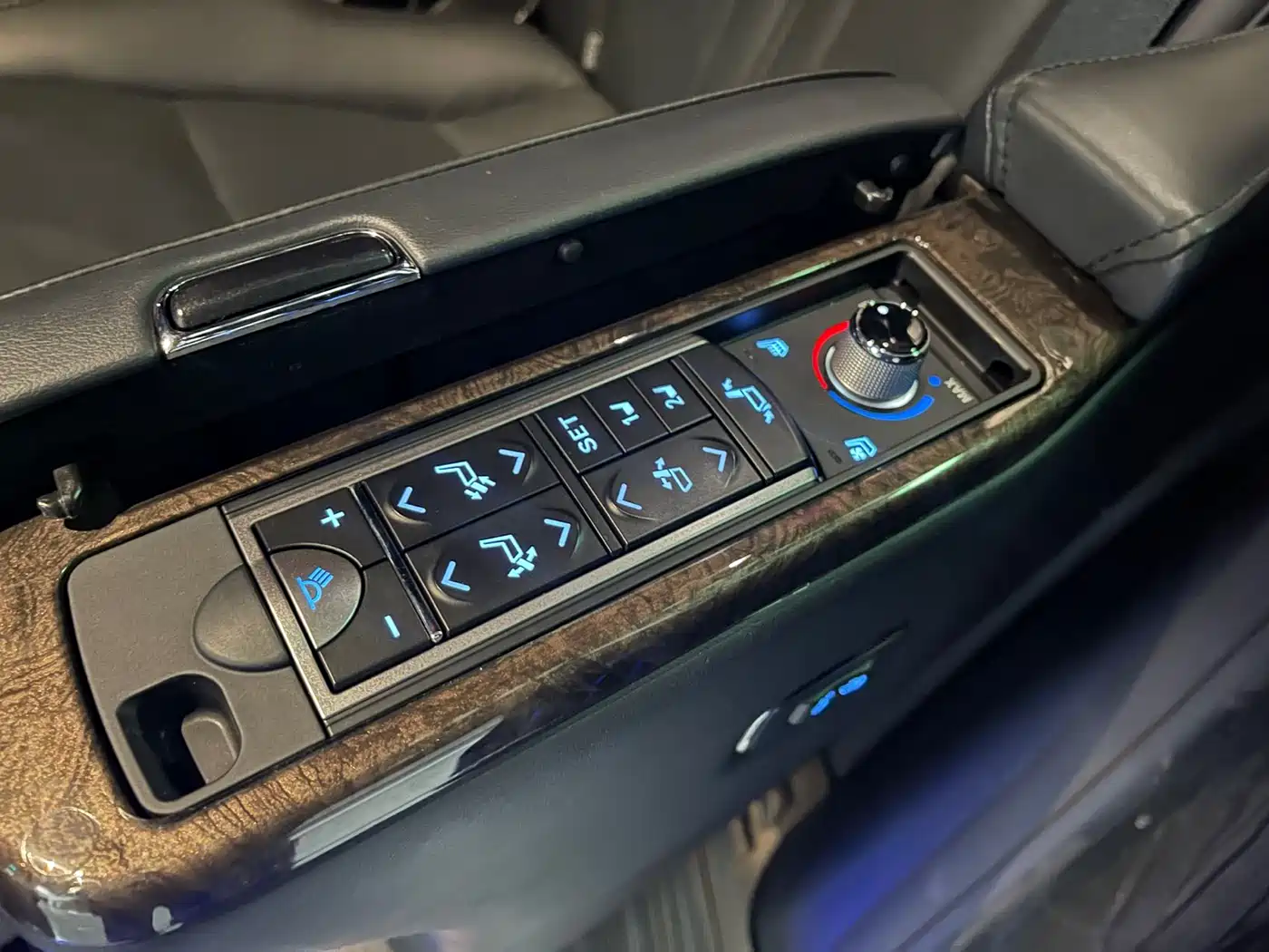 Toyota Alphard 2020 Hybrid 2.5L Premium Edition фото 16