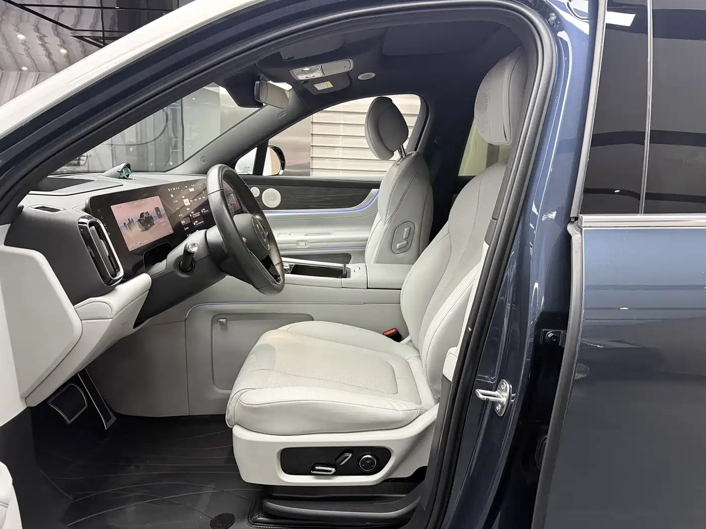 AITO Wenjie AITO M9 2024 Extended Range Ultra 42kWh 6-Seater фото 5