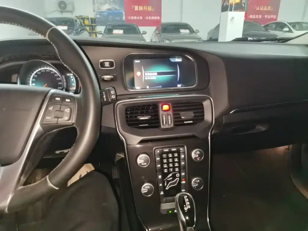 Фото 13 - Volvo V40