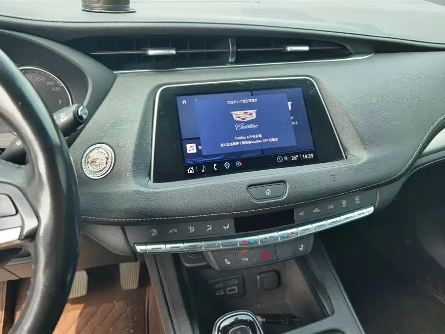 CADILLAC XT4