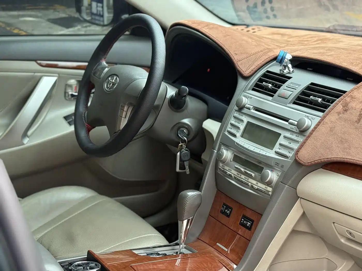 Toyota Camry 2013 200G Classic Luxury Edition фото 10