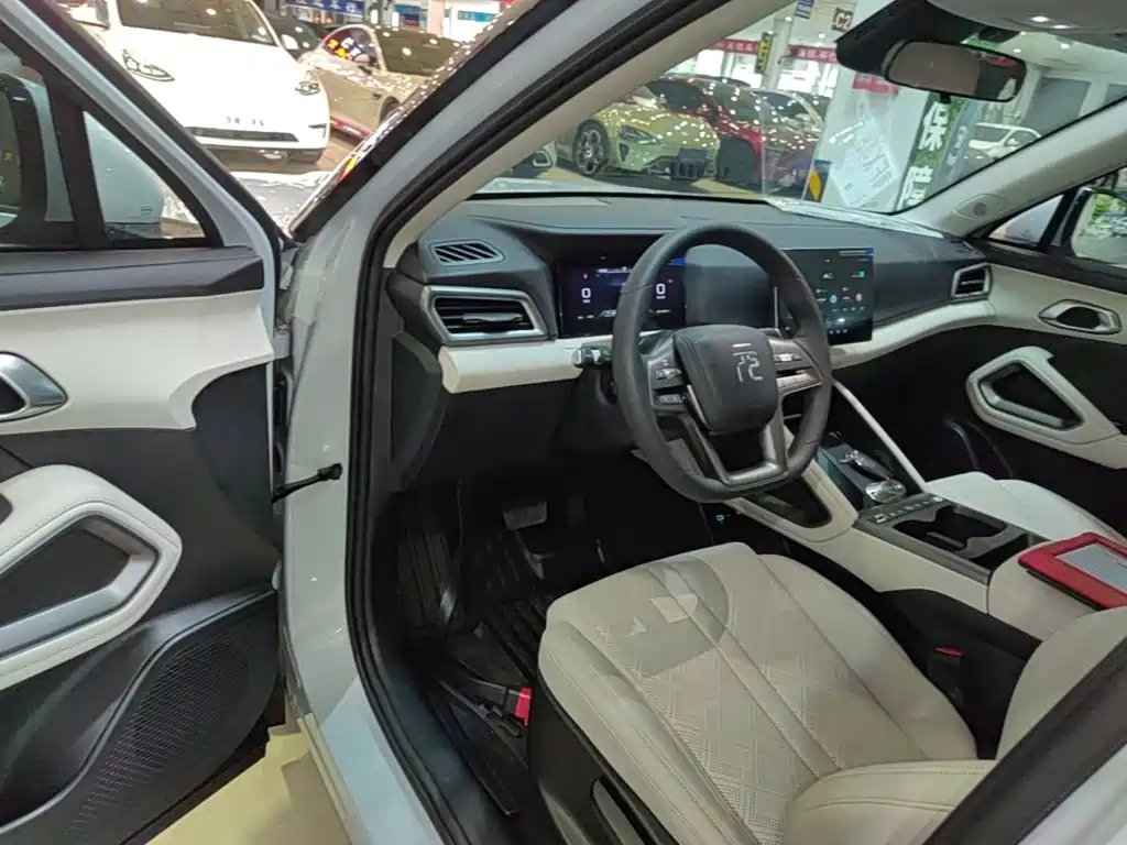 BYD Yuan UP 2026 2025 Model 301KM Navigator