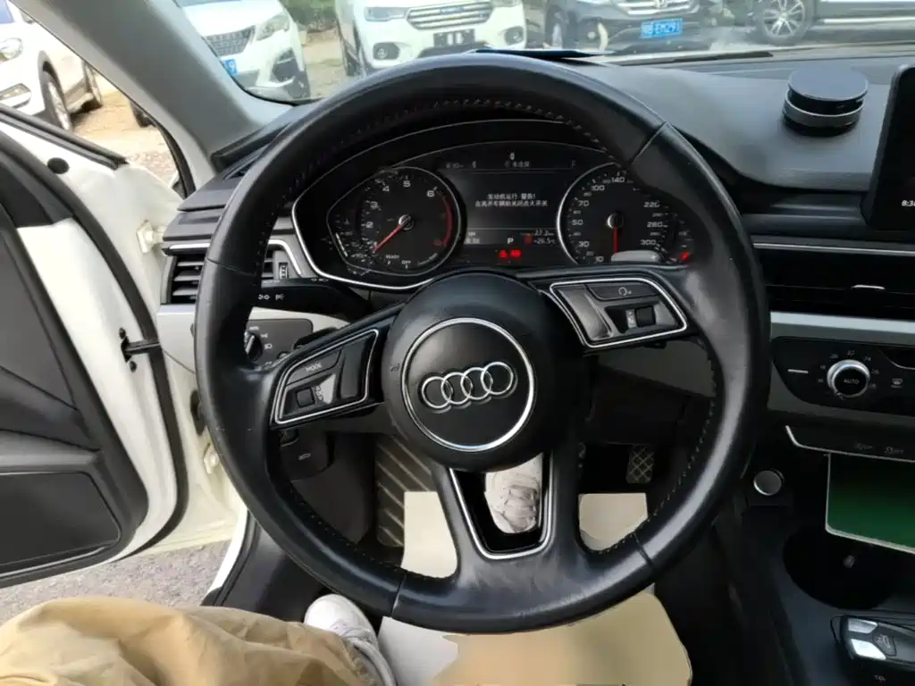 Photo 11 - Audi A4L