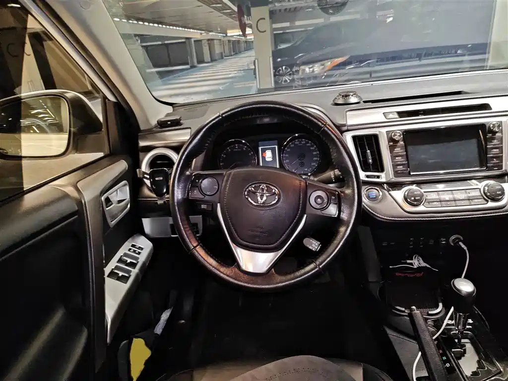 Toyota RAV4 Rongfang 2016 2.0L CVT 2WD Smart (China V) фото 3