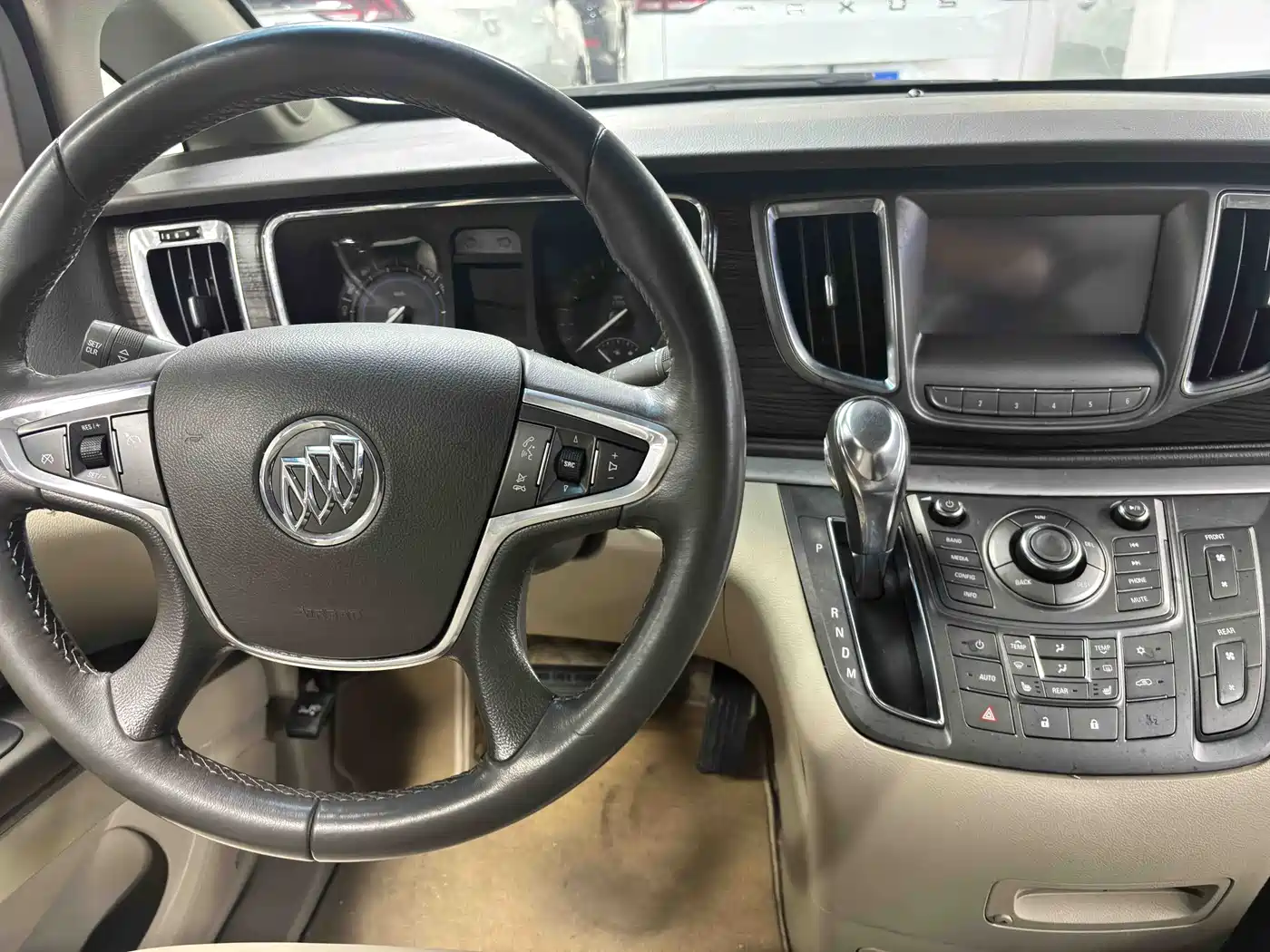Buick GL8 2014 2.4L CT Luxury Business Comfort фото 6