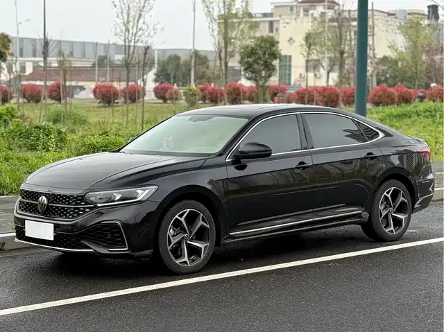 Volkswagen Passat 2025 Outstanding 380TSI Dragon Soaring Edition