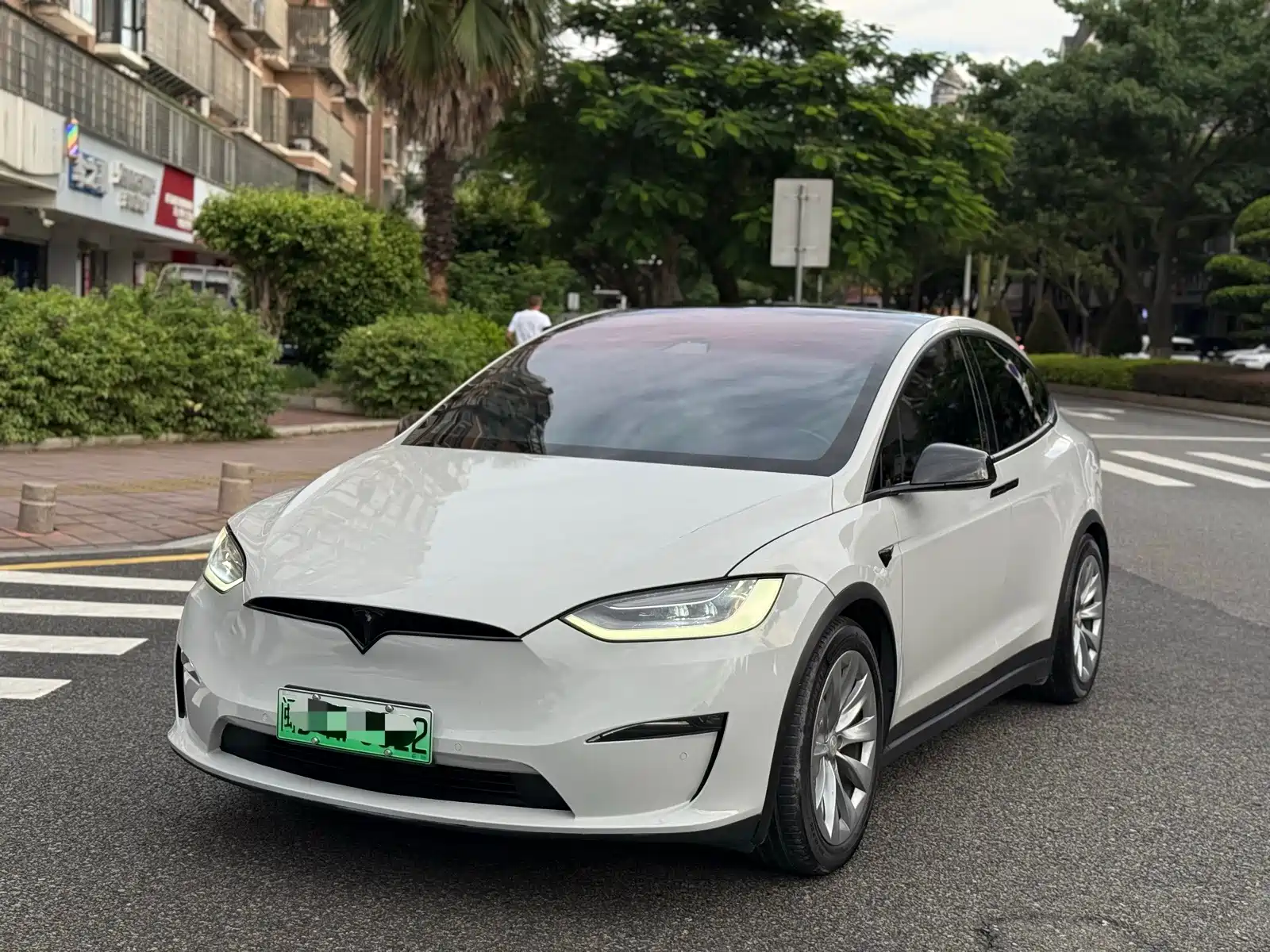 Фото 1 - Tesla Model X