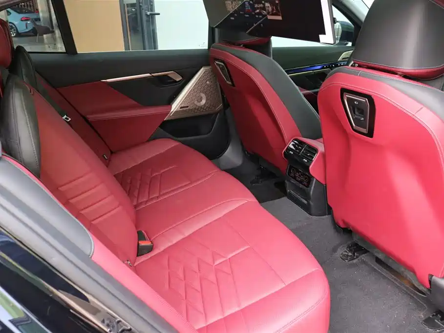 BMW 5 Series 2025 530Li Premium M Sport Package фото 18