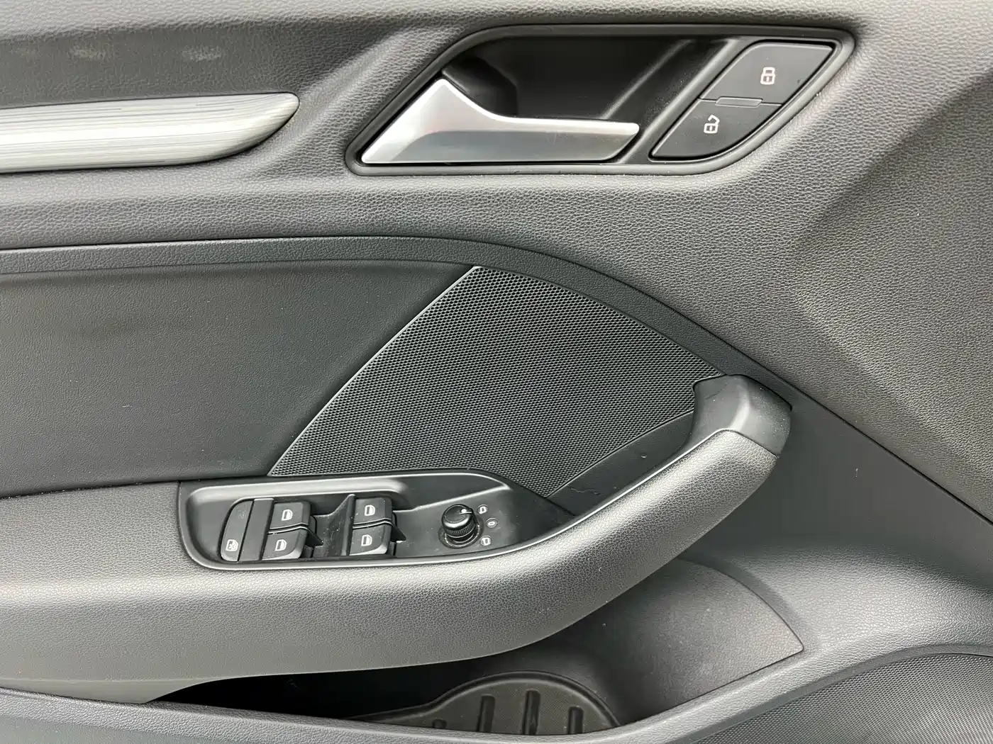 Audi A3 2015 Sportback 40 TFSI Automatic Comfort фото 3