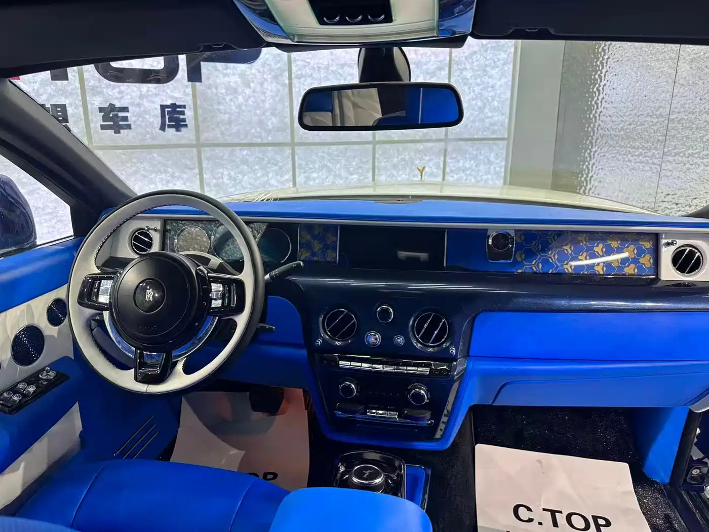 Rolls-Royce Phantom фото 8