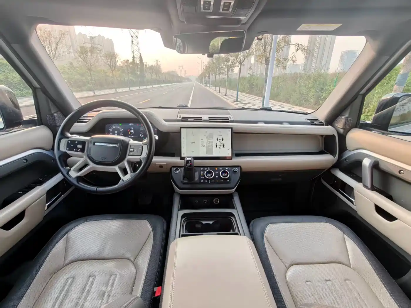 Land Rover Defender 2021 110 P400 X-DYNAMIC HSE фото 6