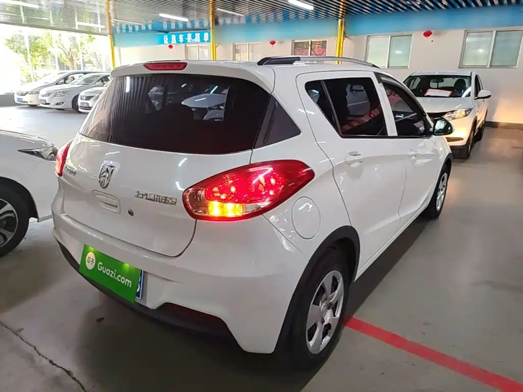 Фото 6 - Baojun 310