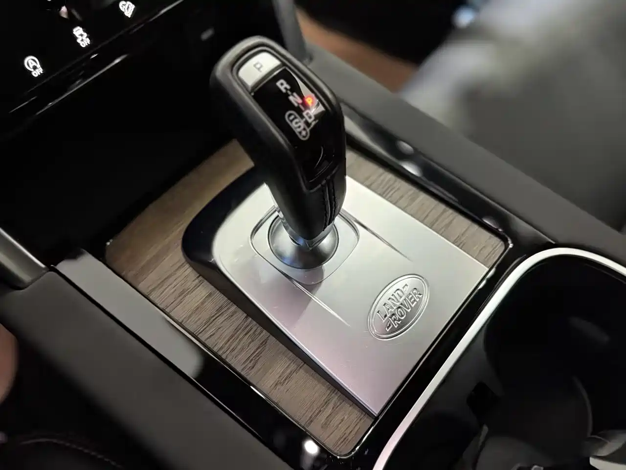 LAND ROVER DISCOVER NEW ENERGY SOURCES FOR SPORTS