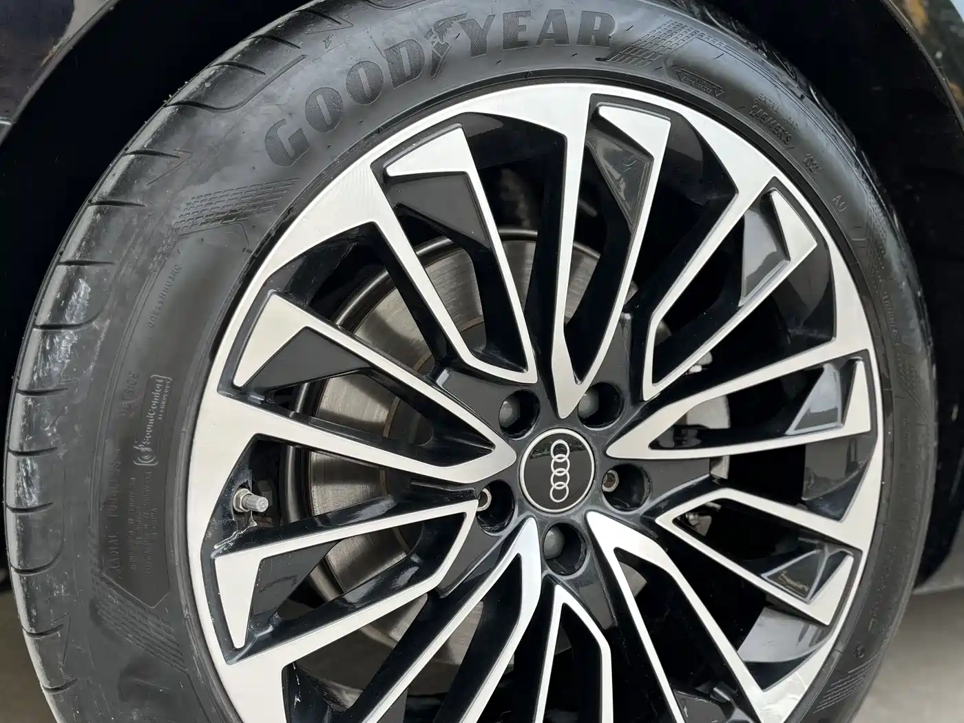 Audi A7L 2024 45 TFSI Luxury фото 17