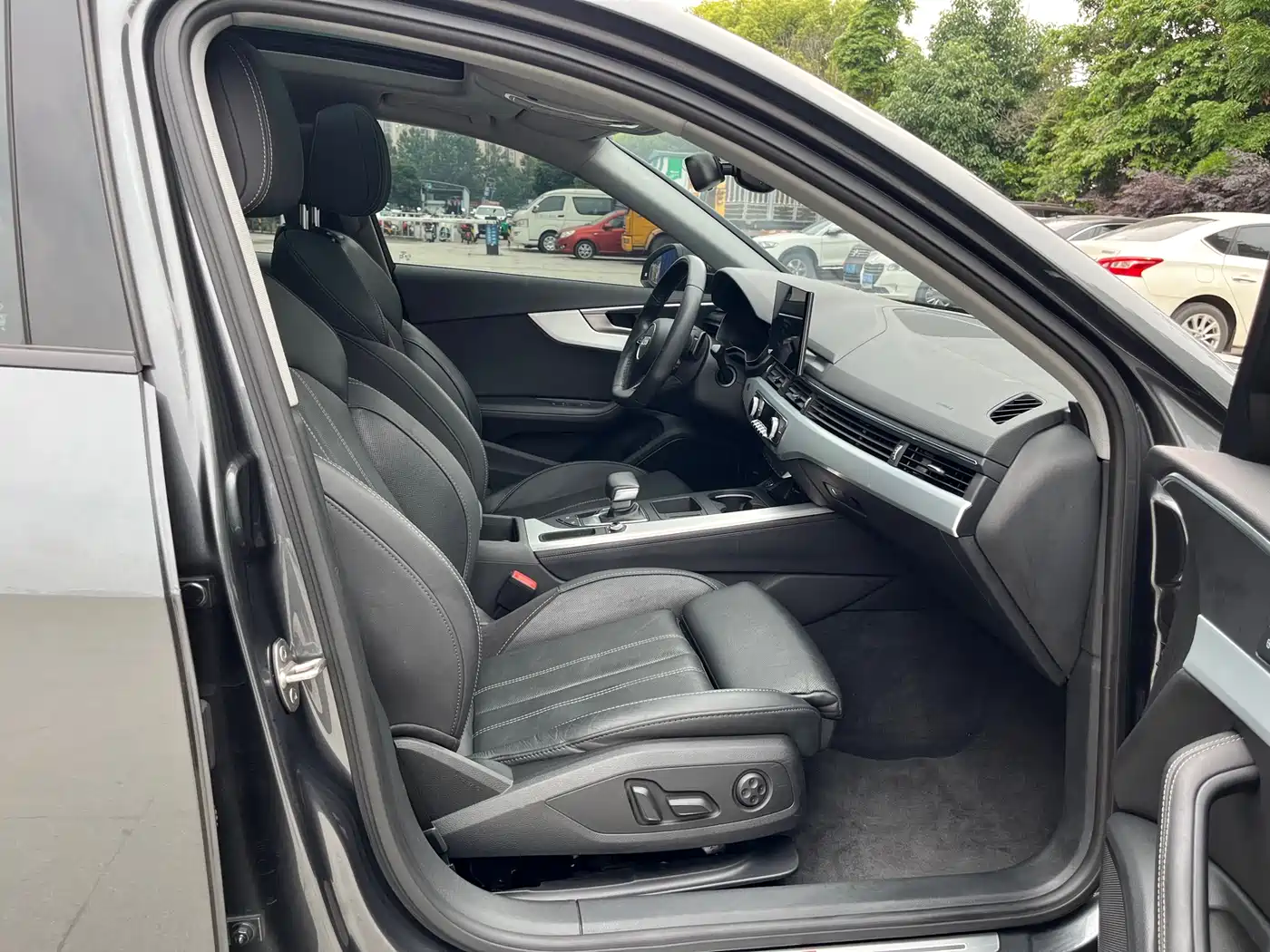 Audi A4L 2023 40 TFSI Luxury Sport фото 11