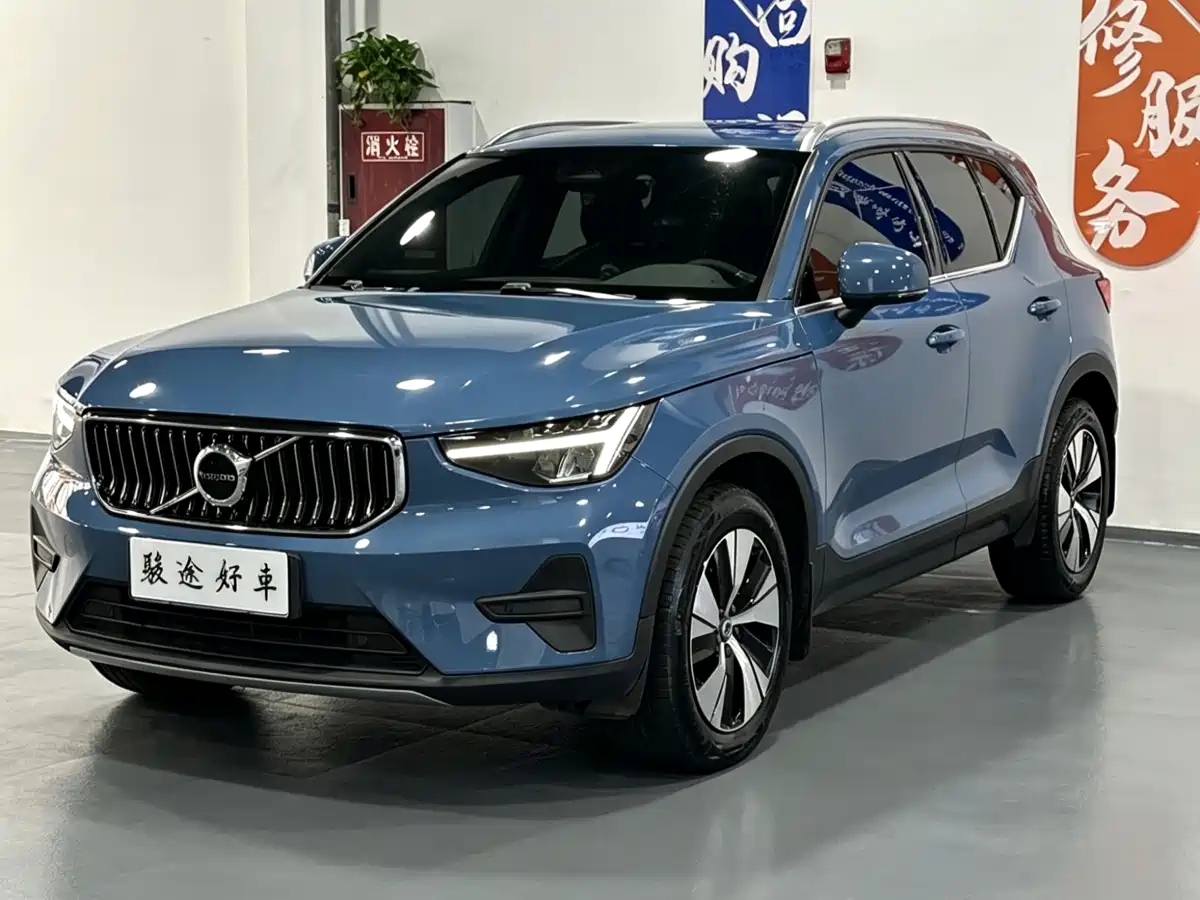 VOLVO XC40