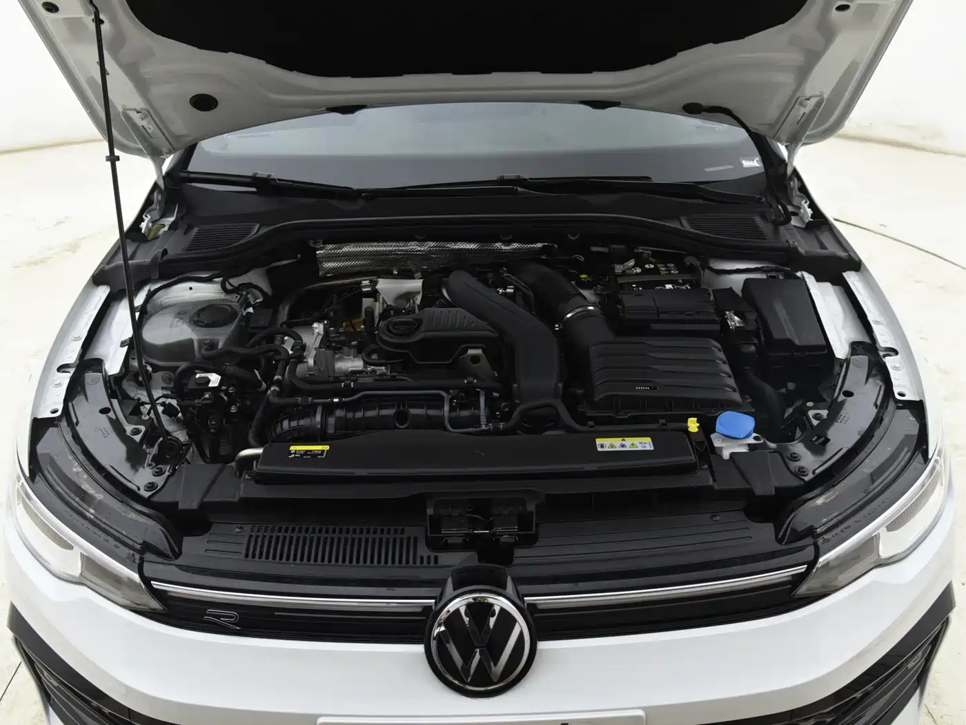 Volkswagen Golf 2025 300TSI R-Line фото 10