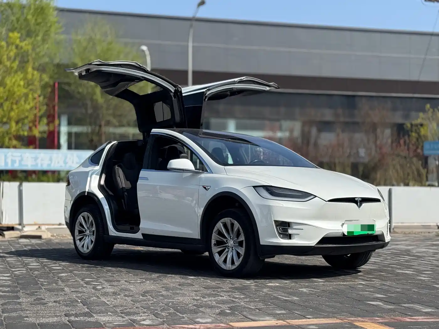 TESLA MODEL X
