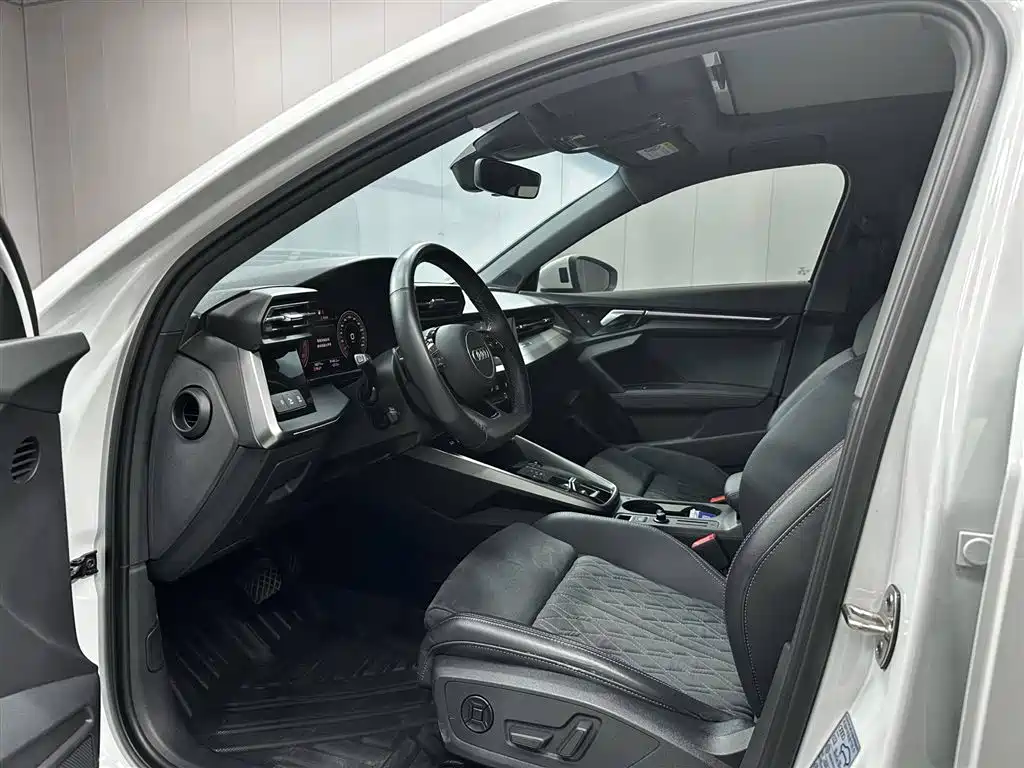 Audi A3 2023 Facelift Sportback 35 TFSI Luxury Sport фото 10