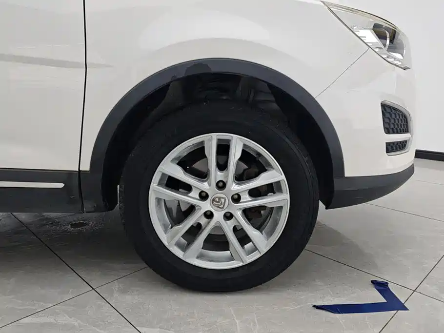 Фото 6 - Baojun 560
